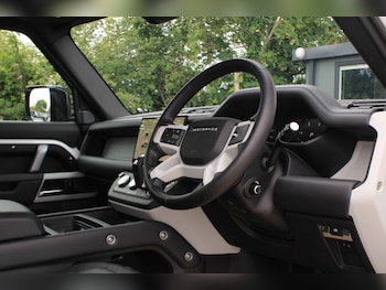 Used Land Rover Defender 90 2024 for sale - 78910520: Photo