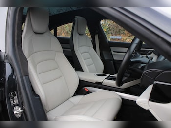 Used Porsche Taycan 2021 for sale - 76926023: Photo