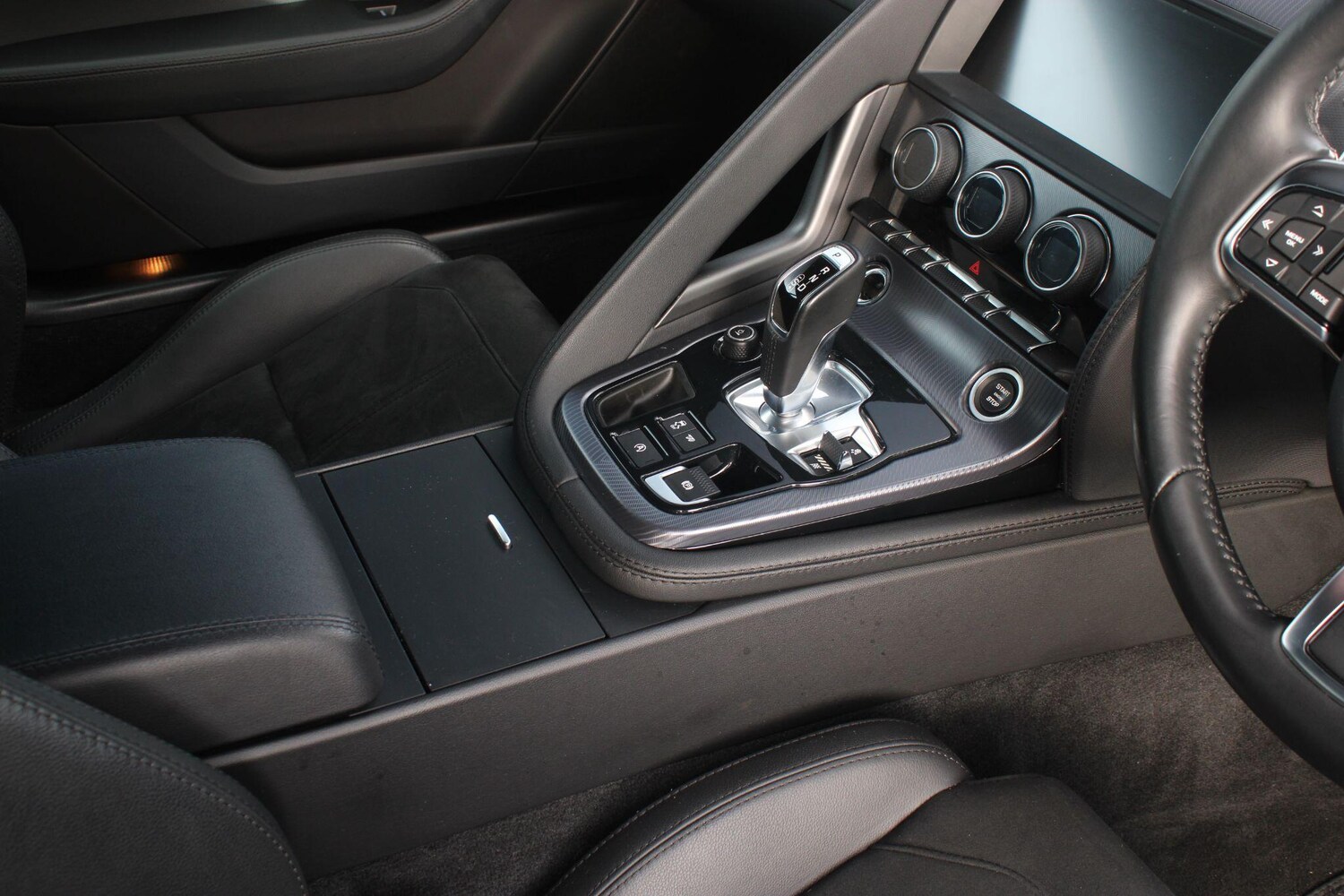 Used Jaguar F-Type 2019 for sale - 76189619: Photo 17