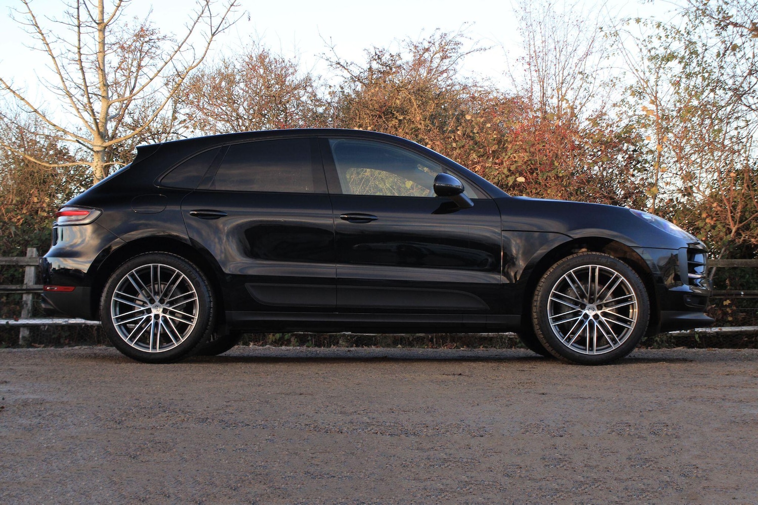 Used Porsche Macan 2020 for sale - 76701180: Photo 2