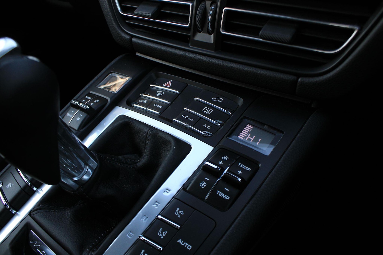 Used Porsche Macan 2020 for sale - 76701180: Photo 21