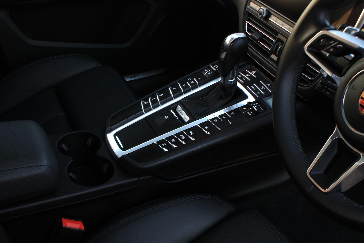 Used Porsche Macan 2020 for sale - 76701180: Photo 24