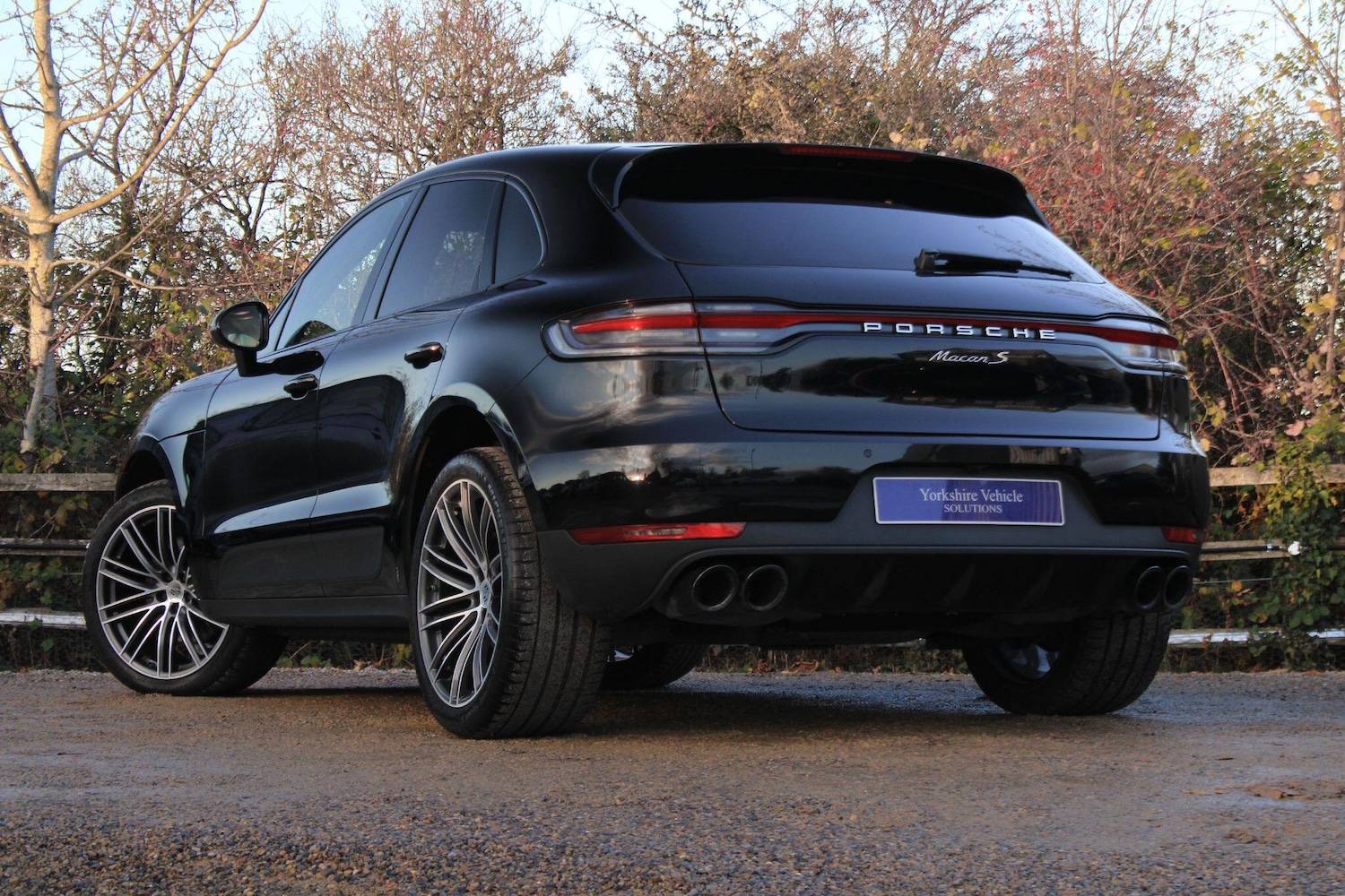Used Porsche Macan 2020 for sale - 76701180: Photo 3