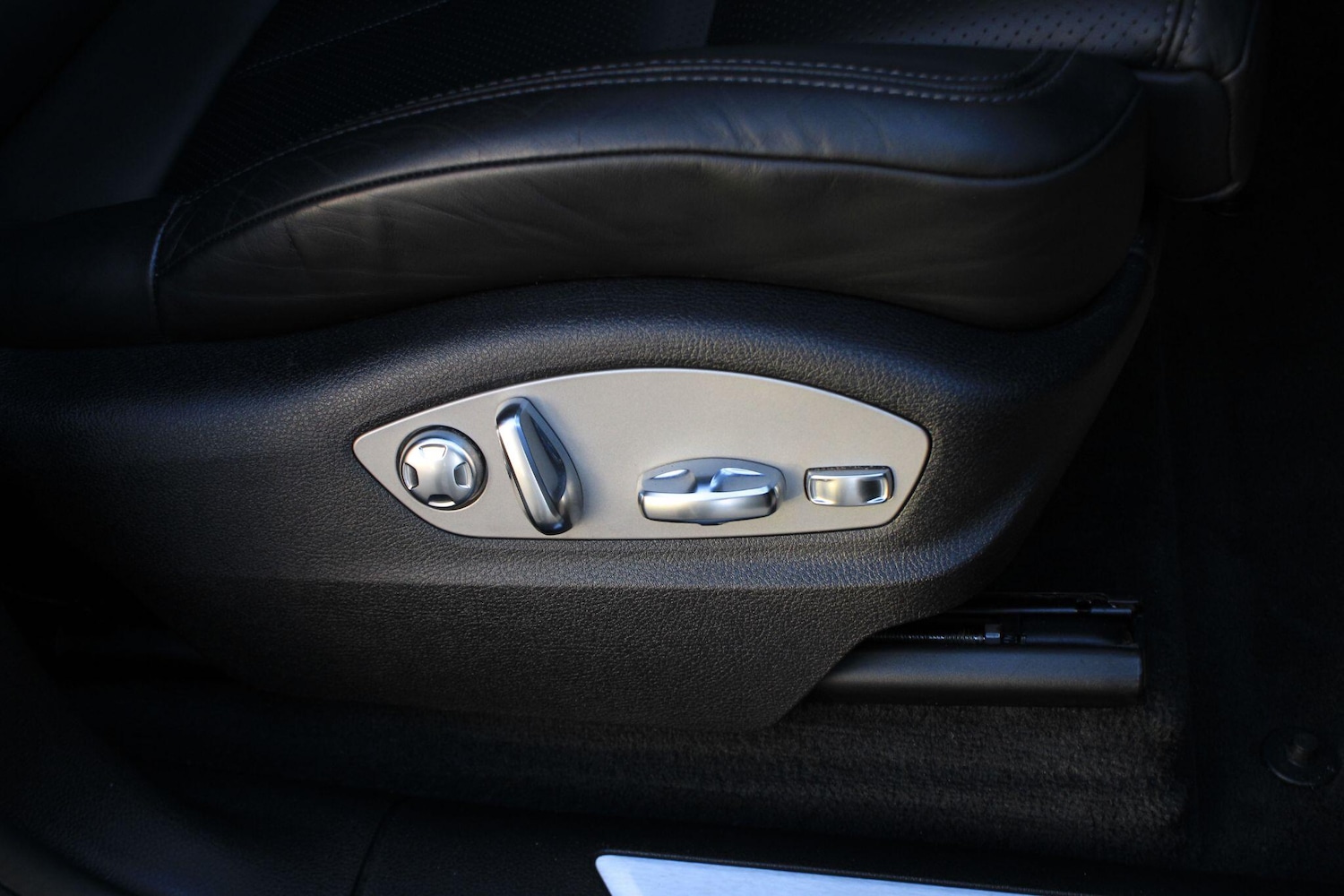 Used Porsche Macan 2020 for sale - 76701180: Photo 35