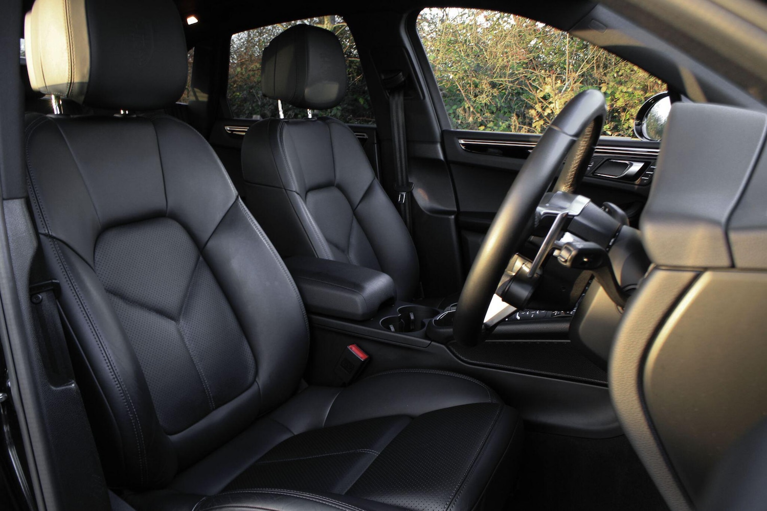 Used Porsche Macan 2020 for sale - 76701180: Photo 4