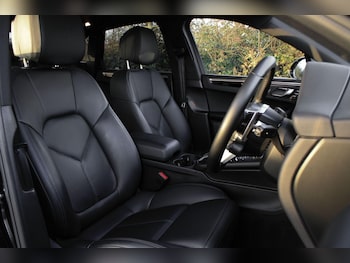 Used Porsche Macan 2020 for sale - 76701180: Photo