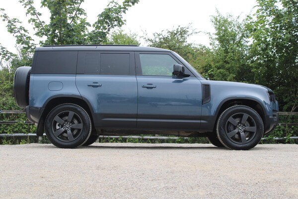 Used Land Rover Defender 110 2021 for sale - 75109871: Photo 2