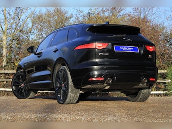 Used Jaguar F-Pace 2019 for sale - 76899055: Photo