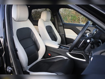 Used Jaguar F-Pace 2019 for sale - 76899055: Photo