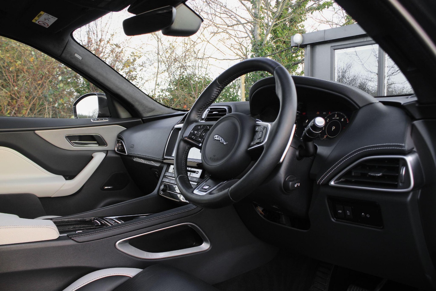 Used Jaguar F-Pace 2019 for sale - 76899055: Photo 4