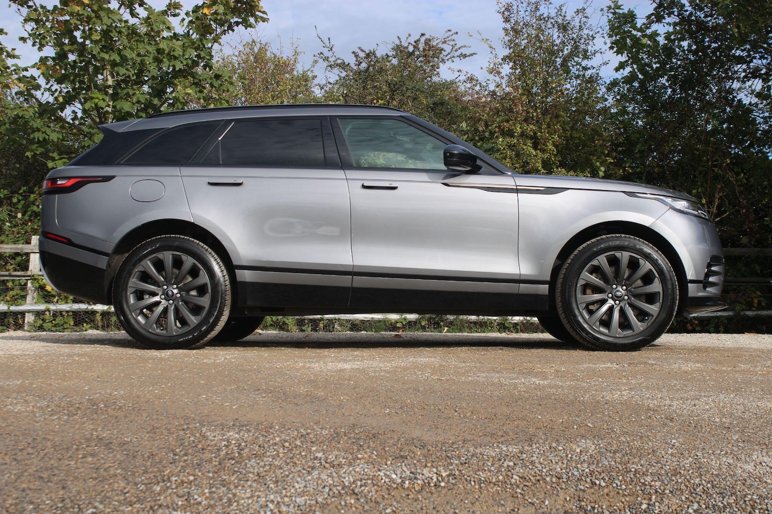 Used Land Rover Range Rover Velar 2023 for sale - 76214639: Photo 2