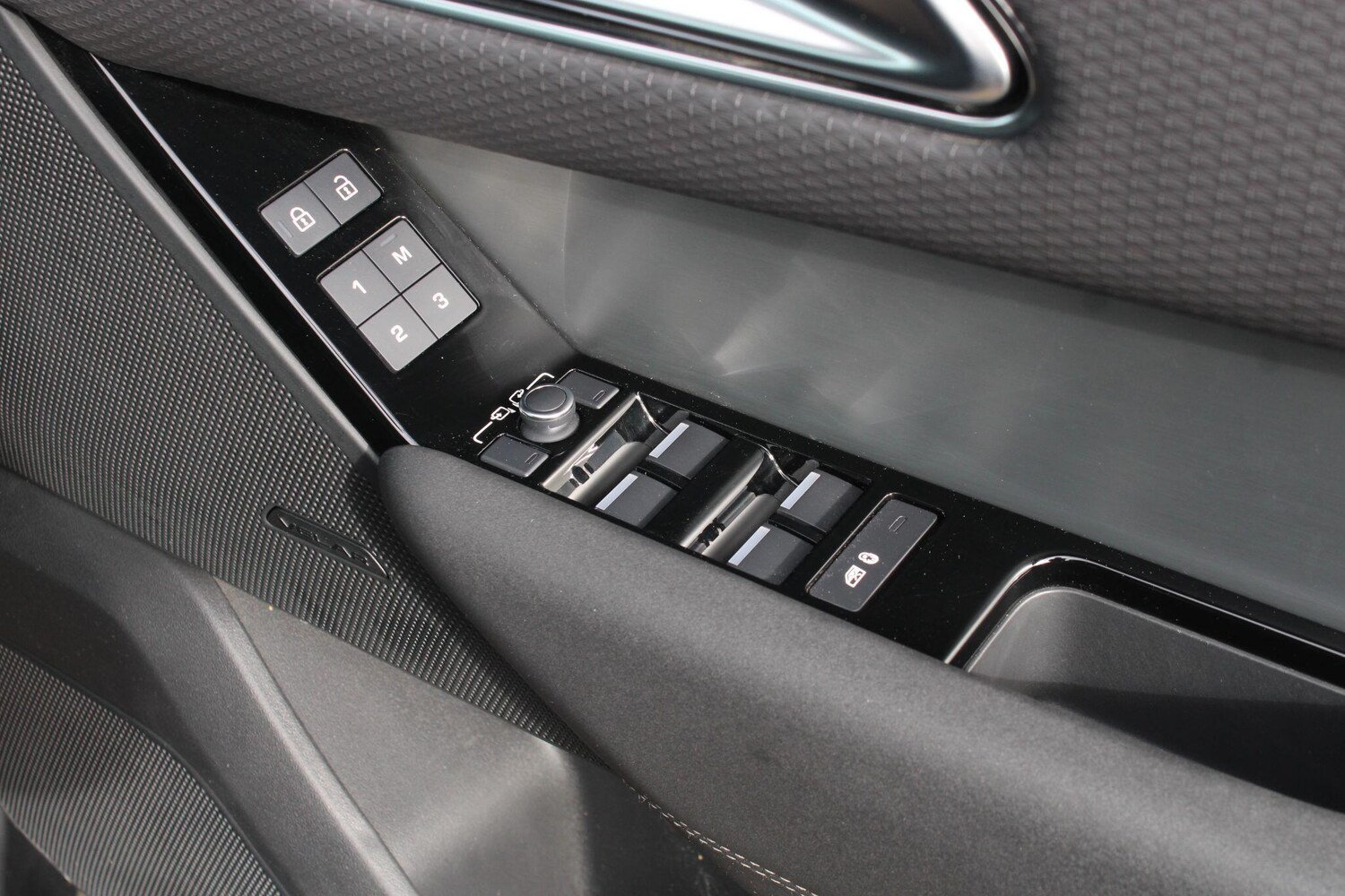 Used Land Rover Range Rover Velar 2023 for sale - 76214639: Photo 37