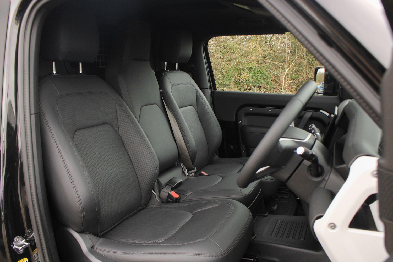 Used Land Rover Defender 90 2025 for sale - 77626225: Photo 3