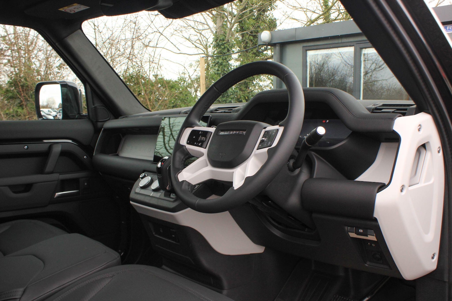 Used Land Rover Defender 90 2025 for sale - 77626225: Photo 4