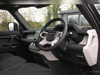 Used Land Rover Defender 90 2025 for sale - 77626225: Photo