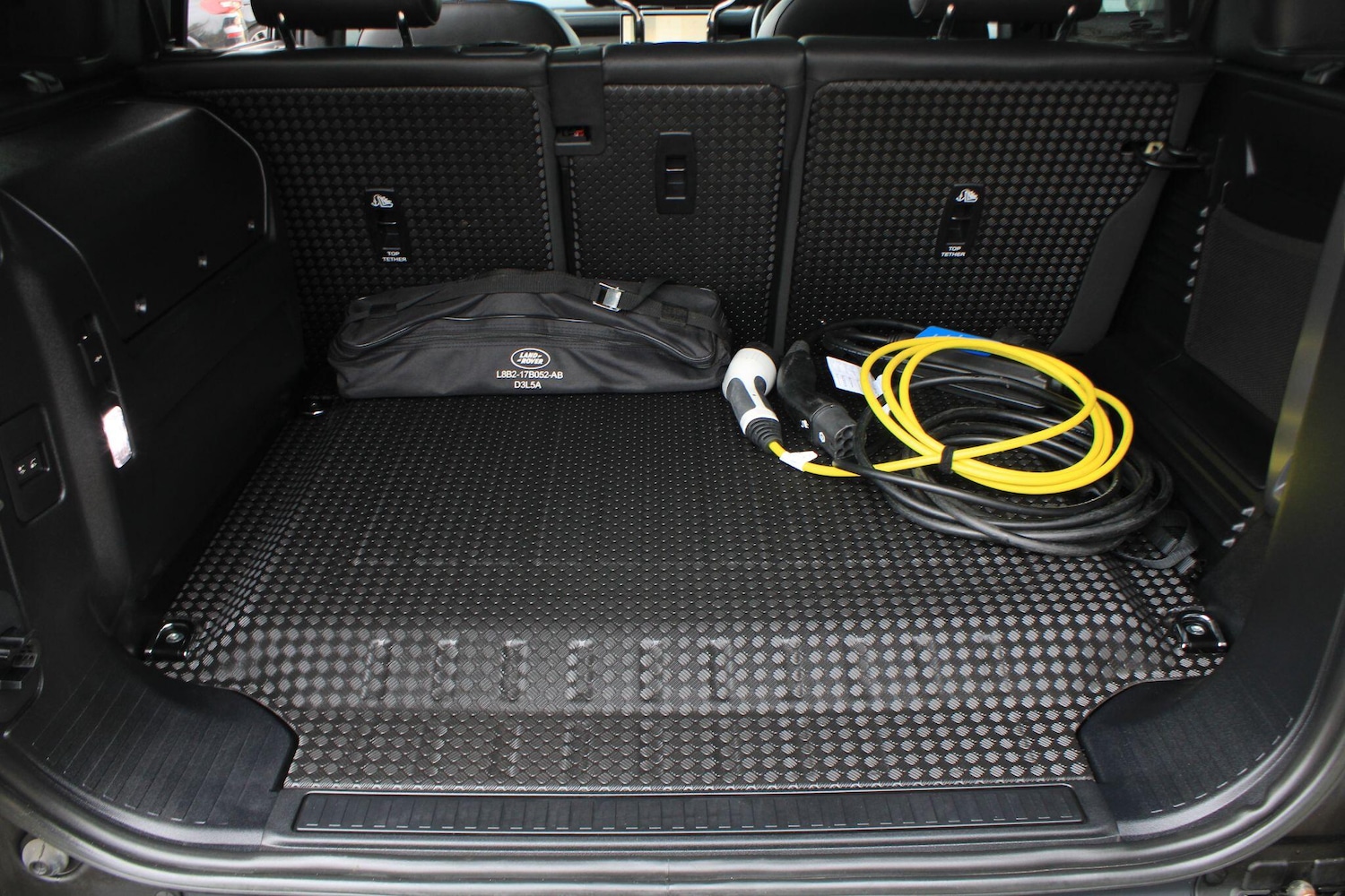 Used Land Rover Defender 2023 for sale - 76512840: Photo 13