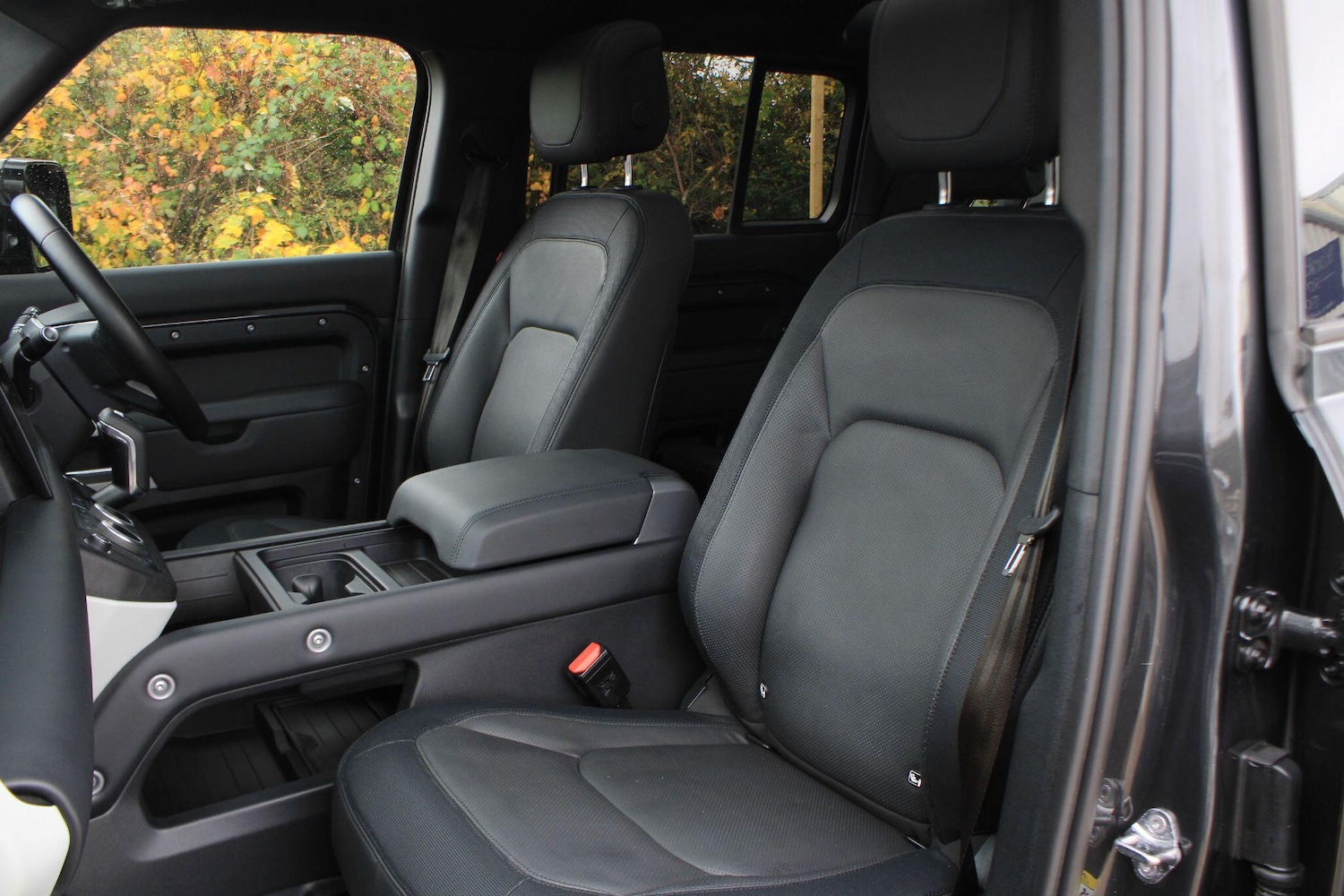 Used Land Rover Defender 2023 for sale - 76512840: Photo 19