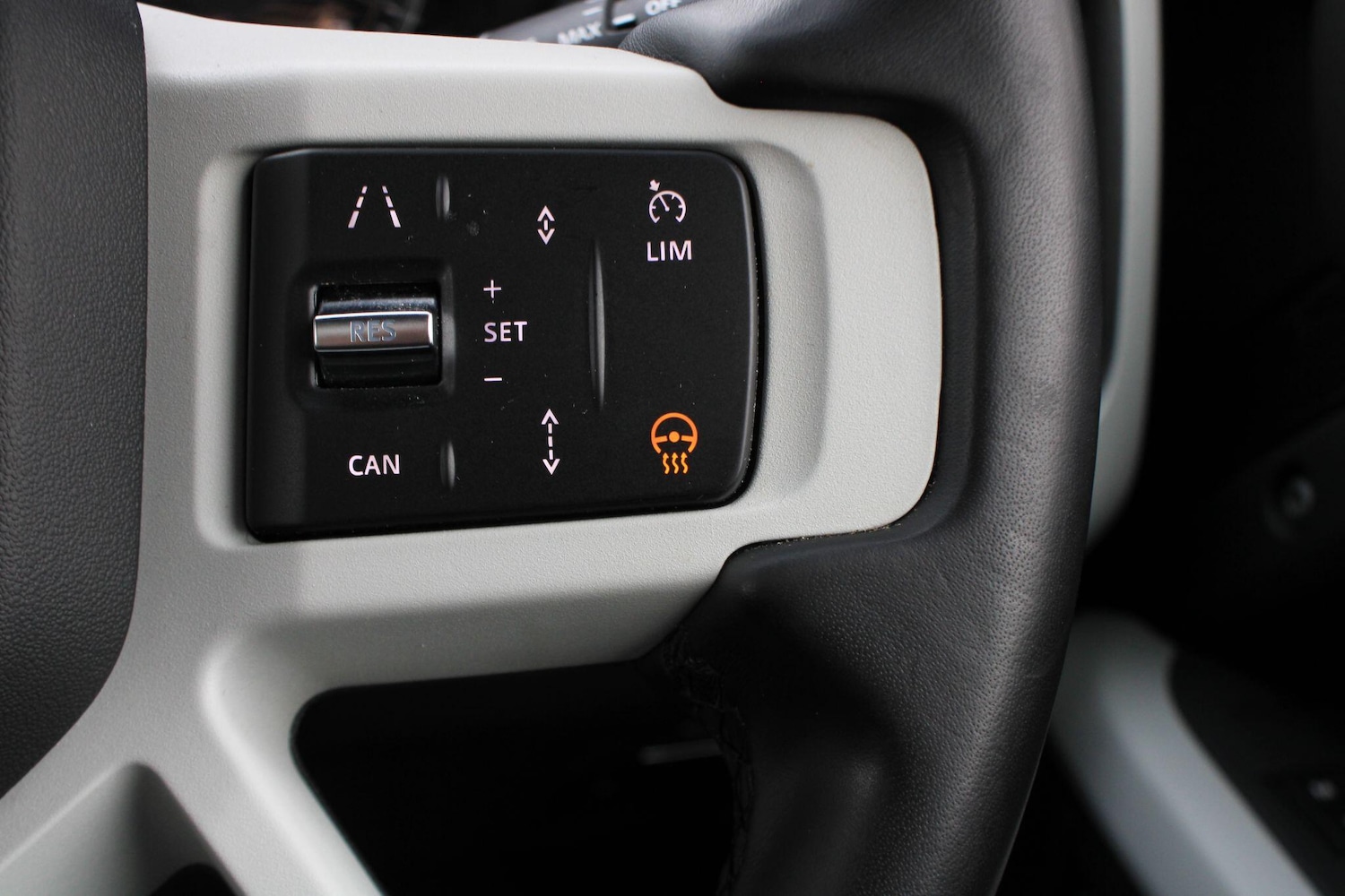 Used Land Rover Defender 2023 for sale - 76512840: Photo 25