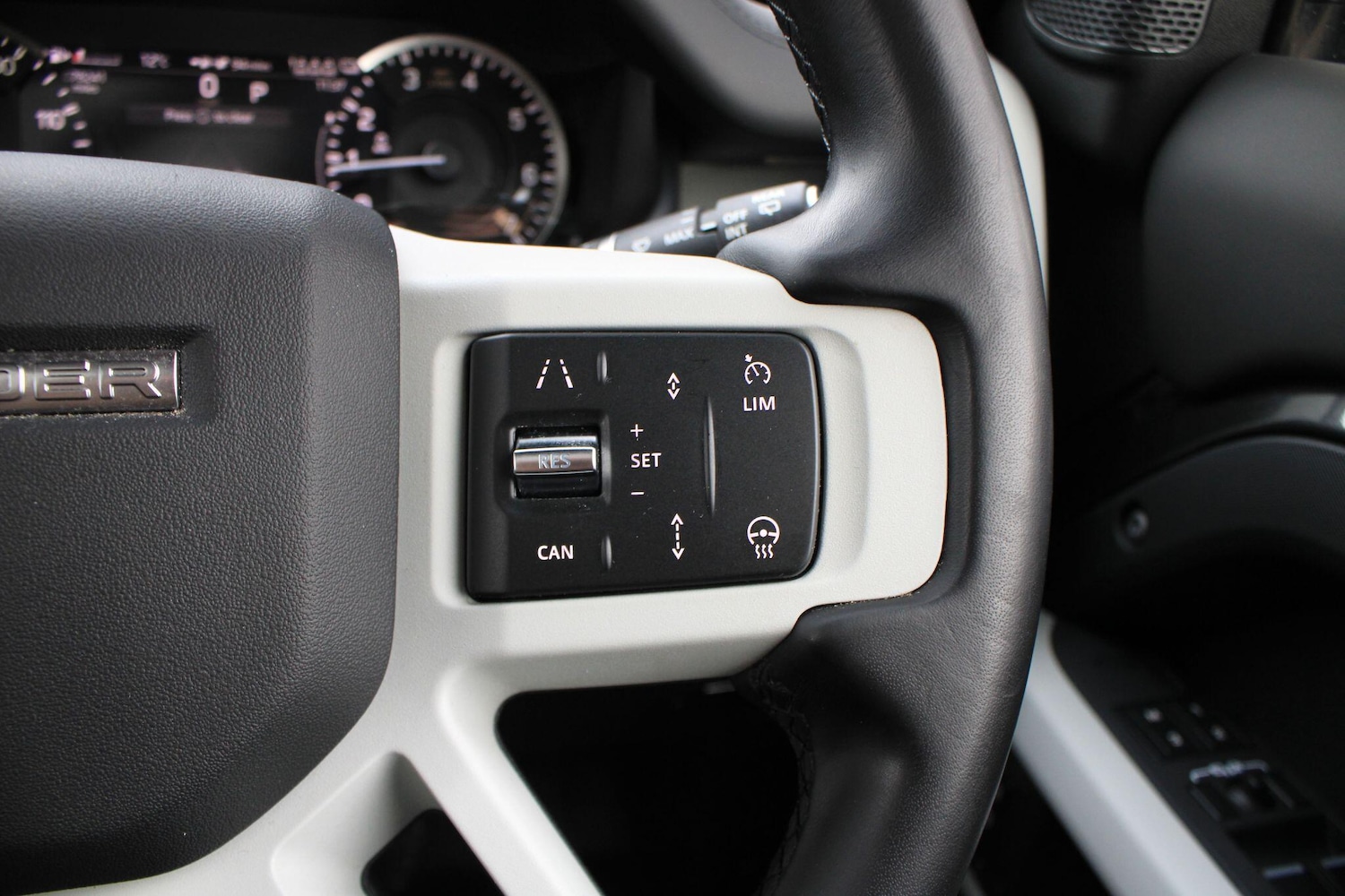 Used Land Rover Defender 2023 for sale - 76512840: Photo 31