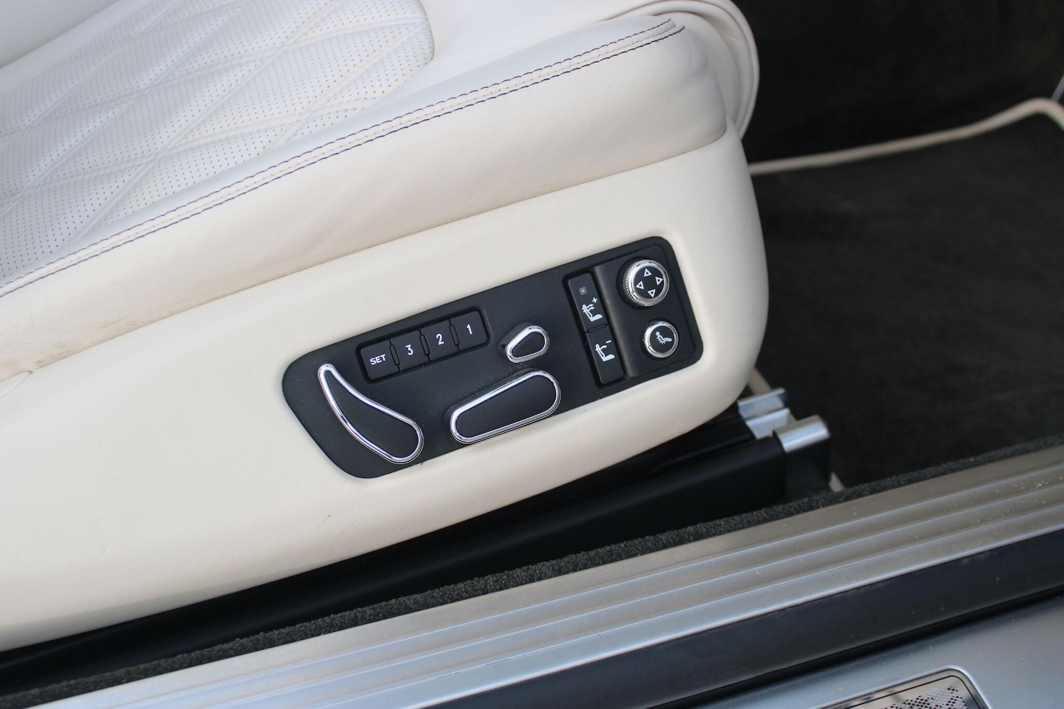 Used Bentley Continental 2014 for sale - 76371103: Photo 7