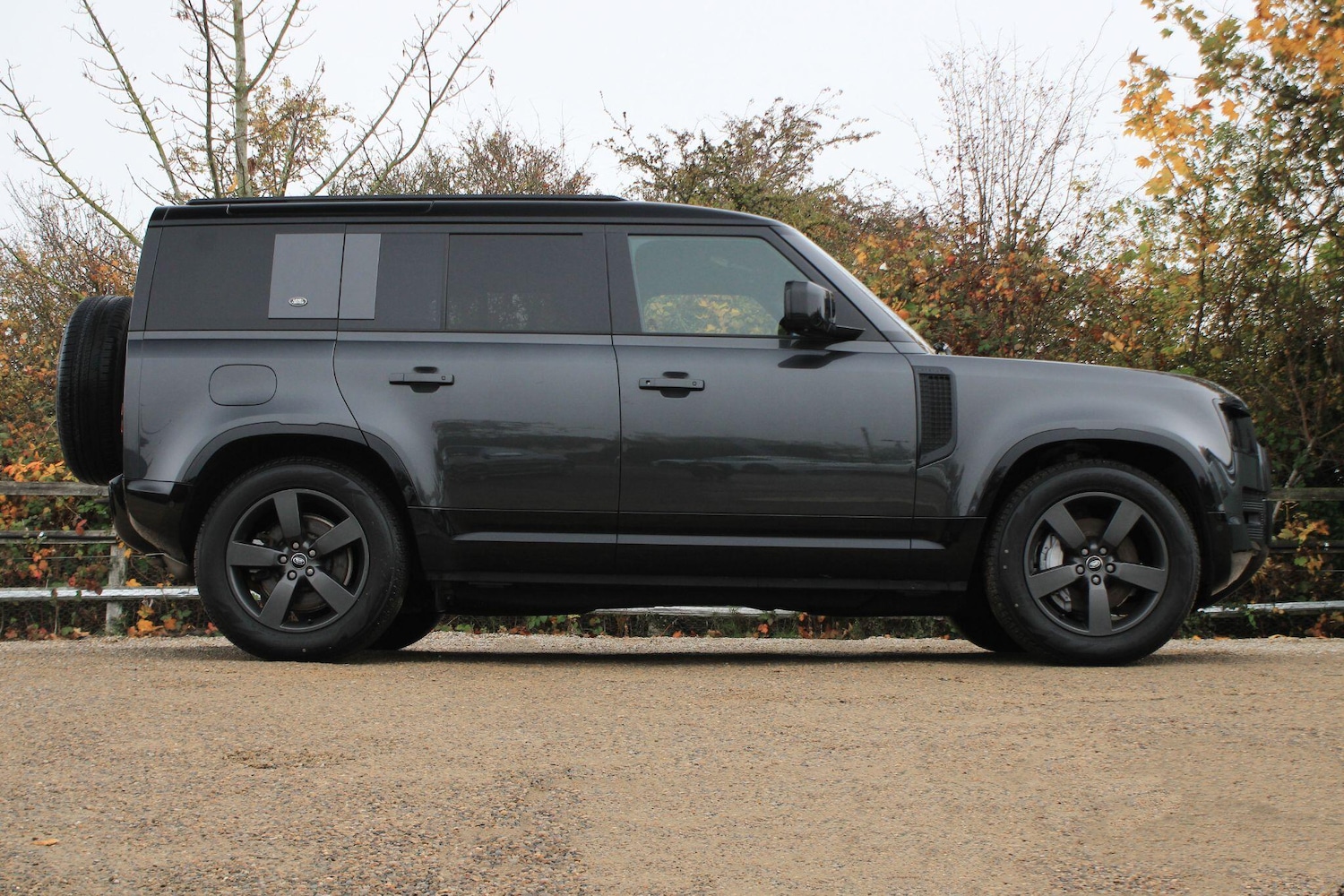 Used Land Rover Defender 2023 for sale - 76993198: Photo 2