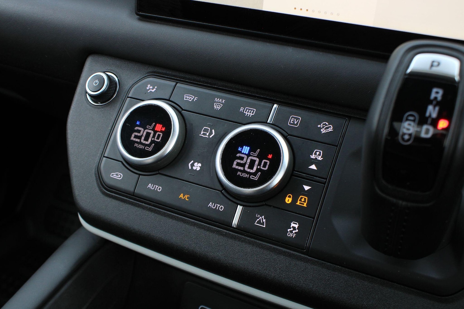 Used Land Rover Defender 2023 for sale - 76993198: Photo 21