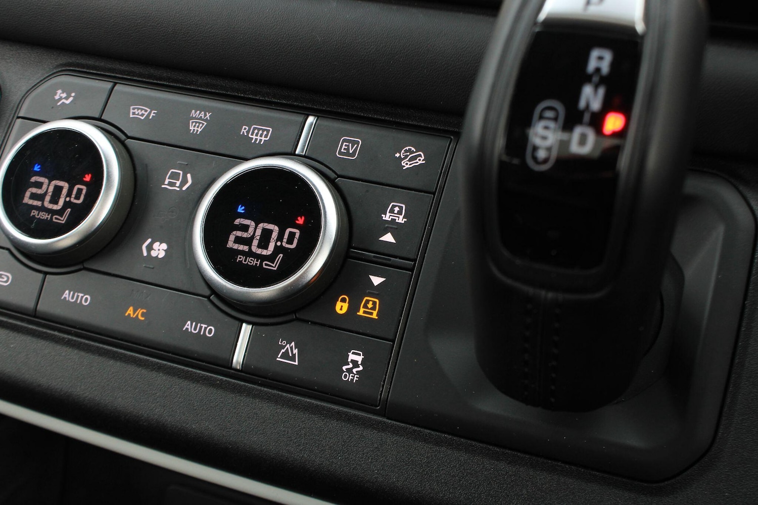 Used Land Rover Defender 2023 for sale - 76993198: Photo 32