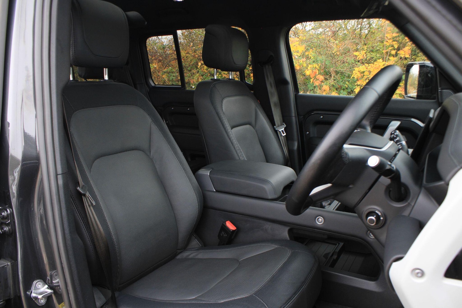 Used Land Rover Defender 2023 for sale - 76993198: Photo 4