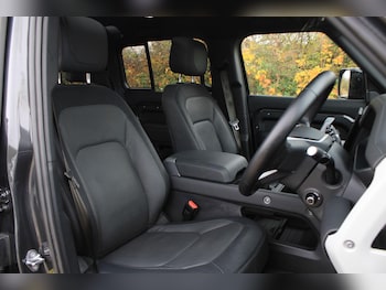 Used Land Rover Defender 2023 for sale - 76993198: Photo