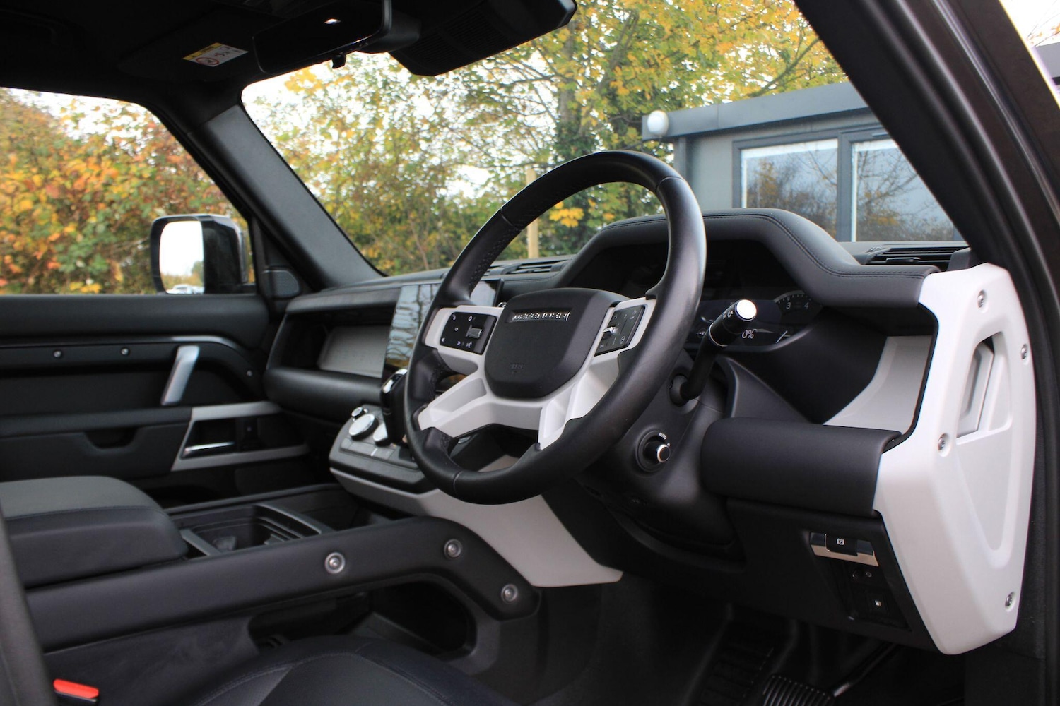 Used Land Rover Defender 2023 for sale - 76993198: Photo 5