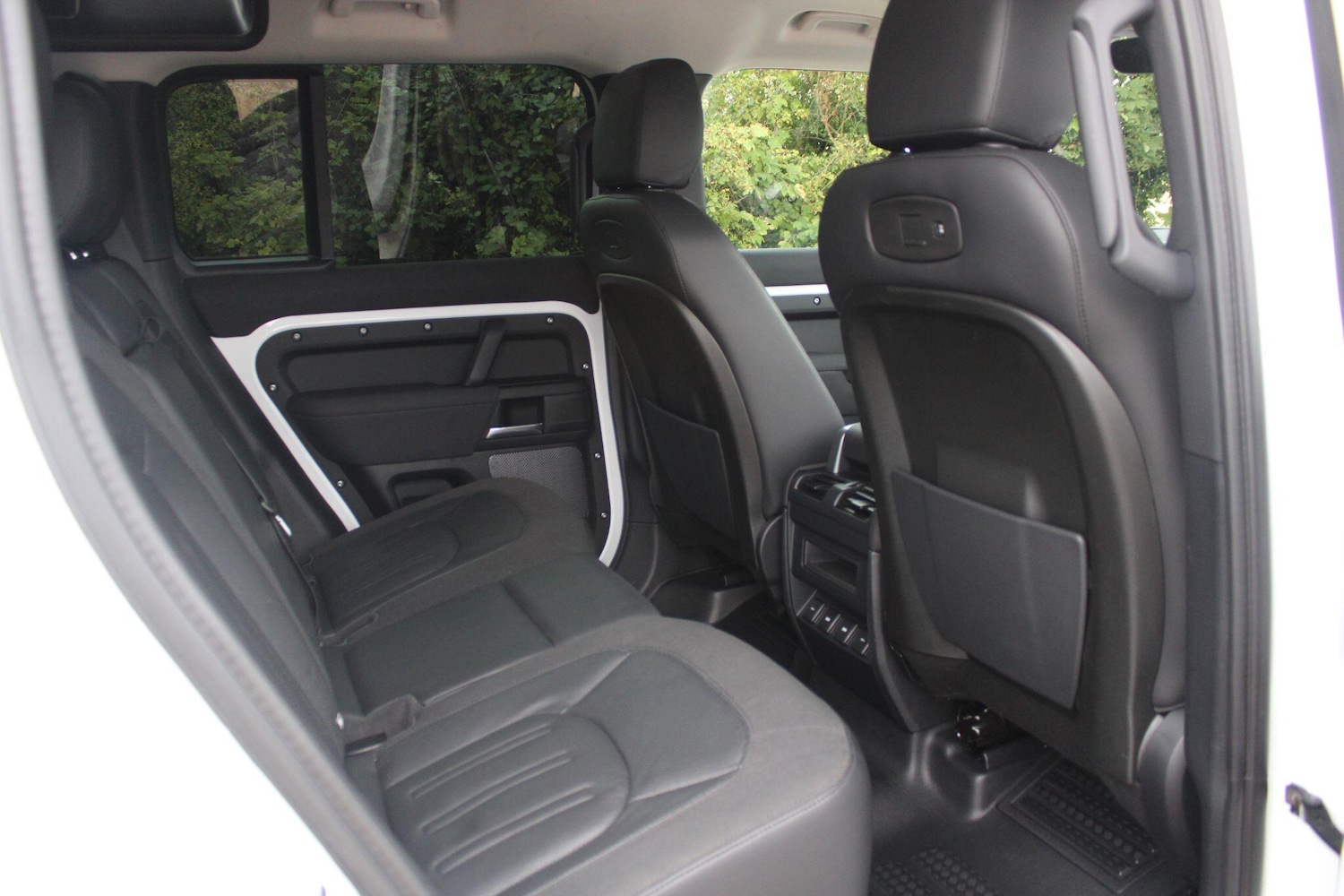 Used Land Rover Defender 110 2021 for sale - 76109413: Photo 11