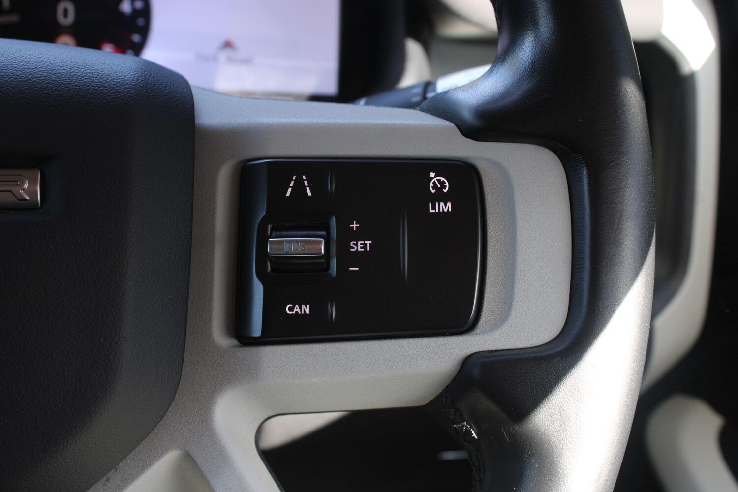 Used Land Rover Defender 110 2021 for sale - 76109091: Photo 32