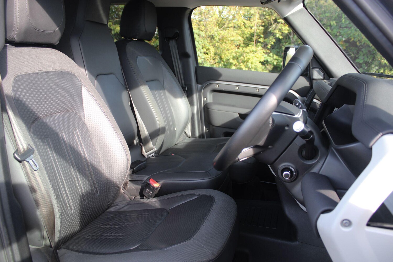 Used Land Rover Defender 110 2021 for sale - 76109091: Photo 4