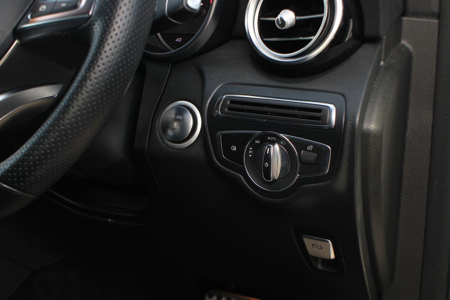 Used Mercedes-Benz GLC 2017 for sale - 77143980: Photo 32