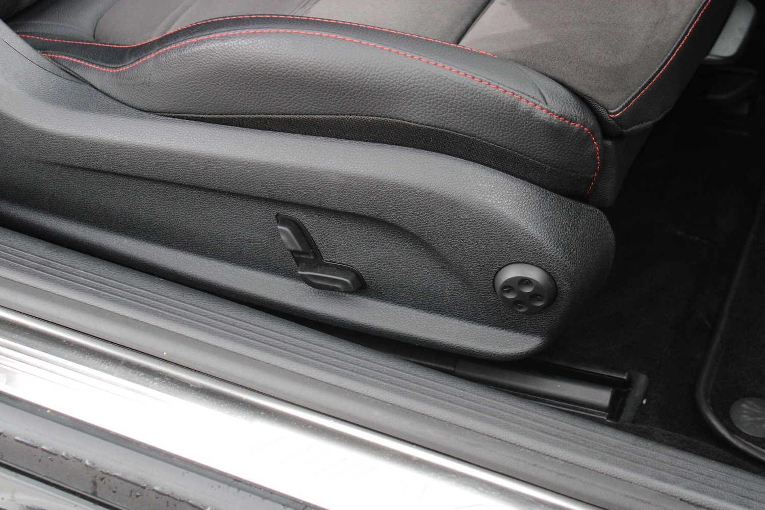 Used Mercedes-Benz C Class 2019 for sale - 76989397: Photo 36