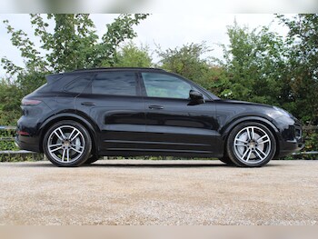 Used Porsche Cayenne 2018 for sale - 76988003: Photo