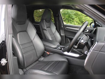 Used Porsche Cayenne 2018 for sale - 76988003: Photo