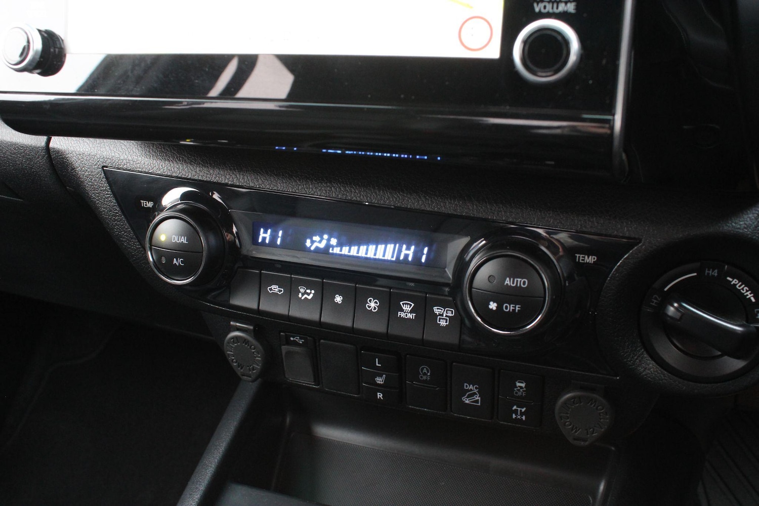 Used Toyota Hilux 2023 for sale - 76990338: Photo 20