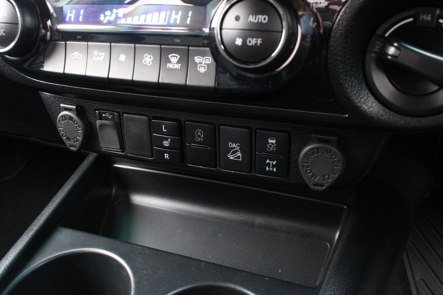 Used Toyota Hilux 2023 for sale - 76990338: Photo 29