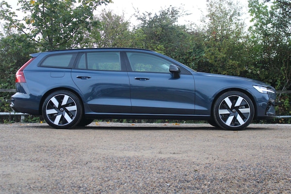 Used Volvo V60 2025 for sale - 76214700: Photo 2