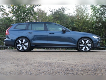 Used Volvo V60 2025 for sale - 76214700: Photo 2