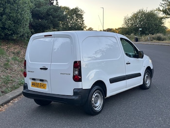 Used Peugeot Partner 2018 for sale - 75587480: Photo