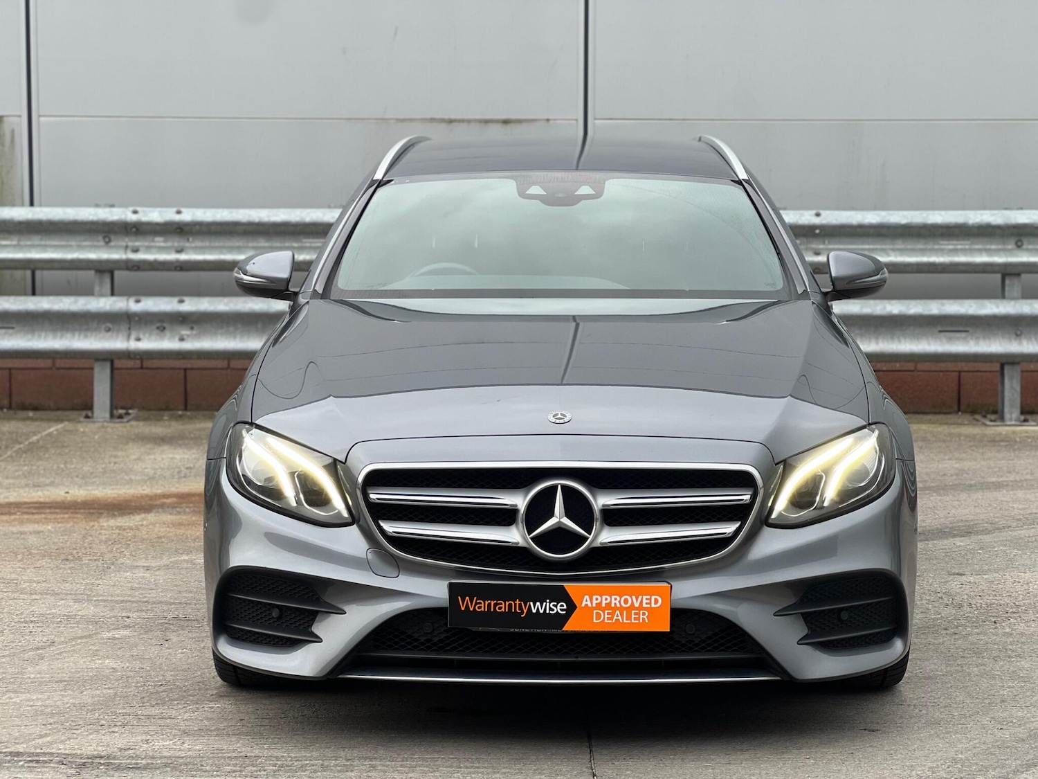 Used Mercedes-Benz E Class 2017 for sale - 77808518: Photo 2