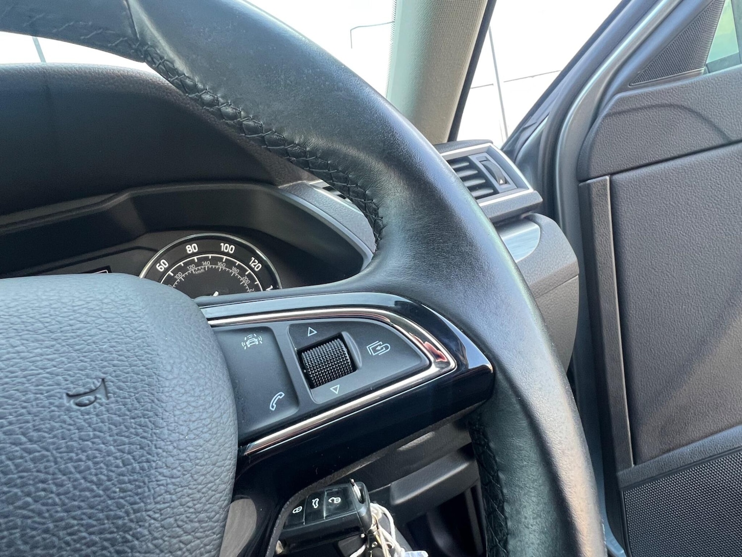 Used Skoda Superb 2015 for sale - 77992877: Photo 34