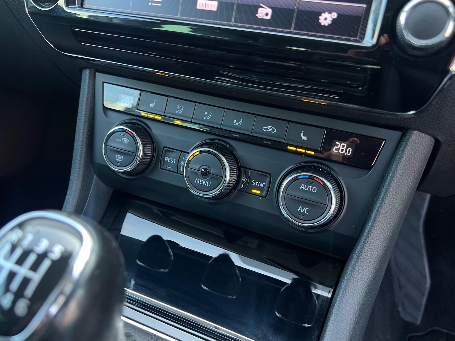 Used Skoda Superb 2015 for sale - 77992877: Photo 41