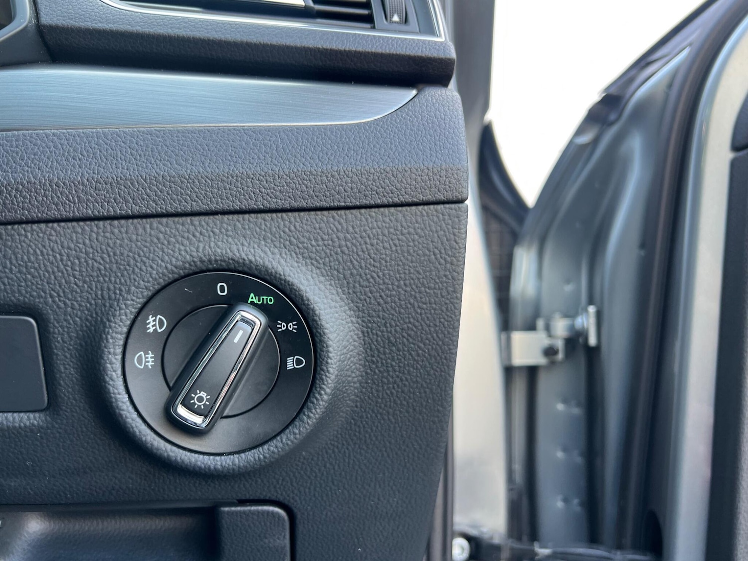 Used Skoda Superb 2015 for sale - 77992877: Photo 63