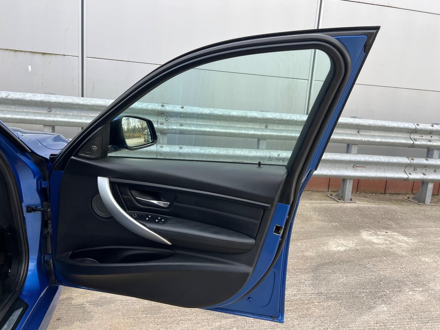 Used BMW 3 Series 2015 for sale - 77396578: Photo 32