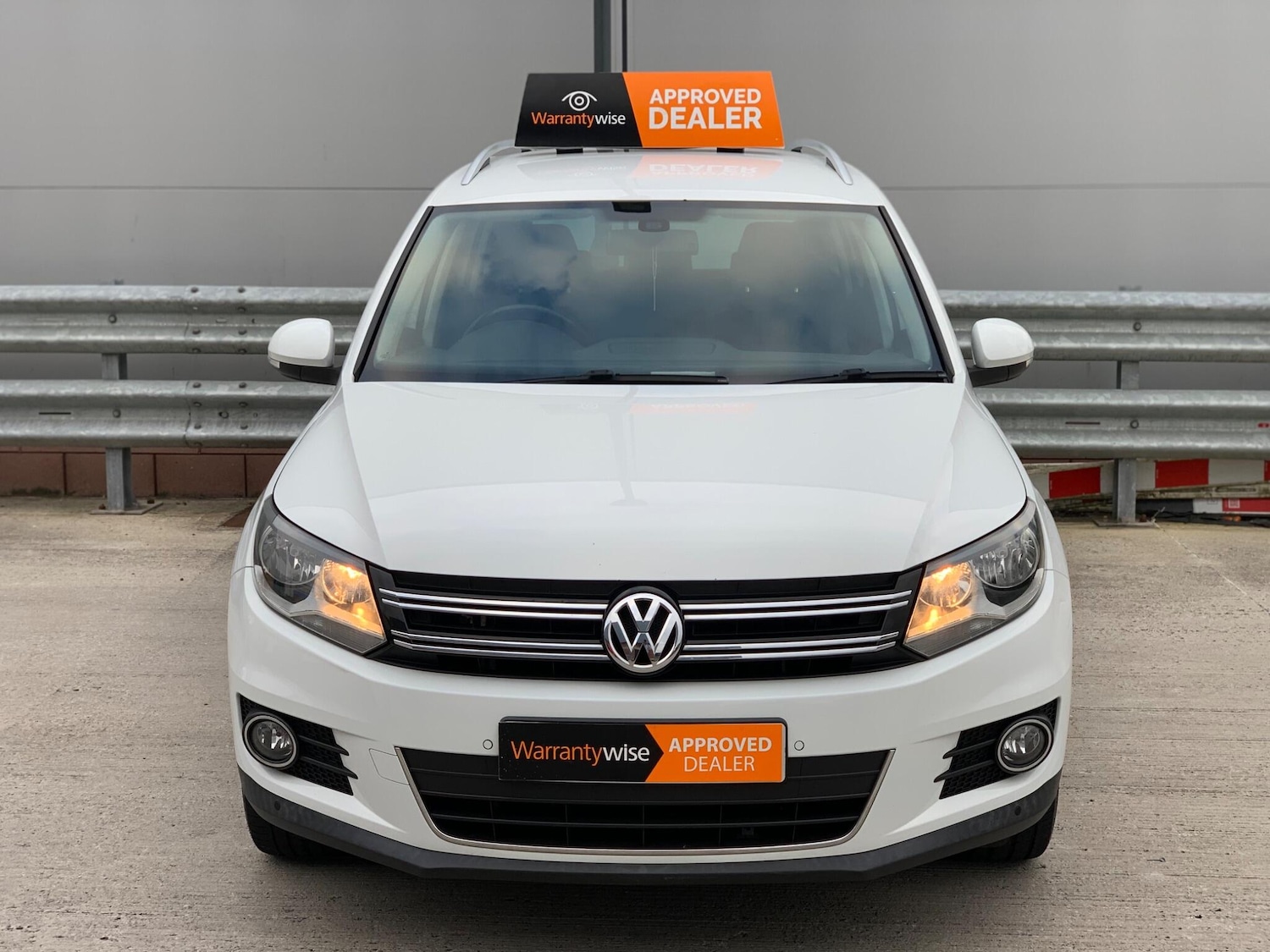 Used Volkswagen Tiguan 2014 for sale - 77396548: Photo 2