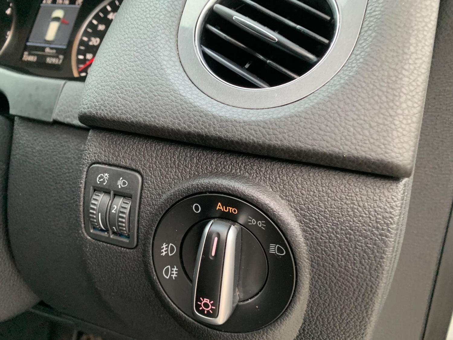 Used Volkswagen Tiguan 2014 for sale - 77396548: Photo 32