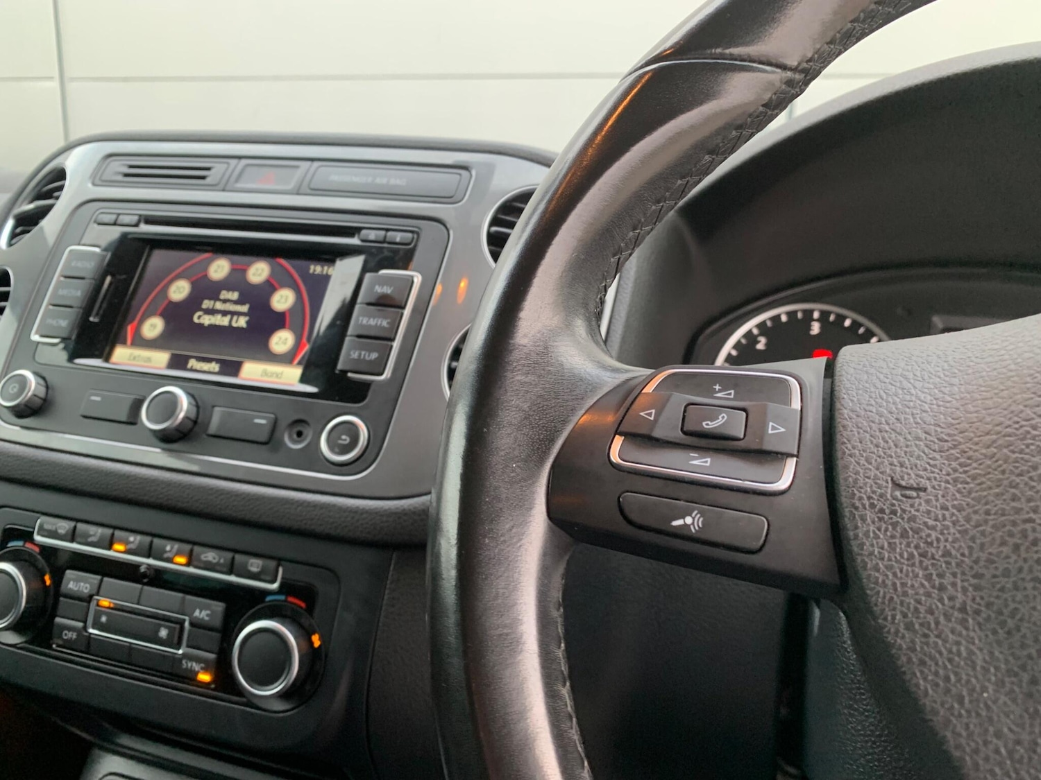 Used Volkswagen Tiguan 2014 for sale - 77396548: Photo 34